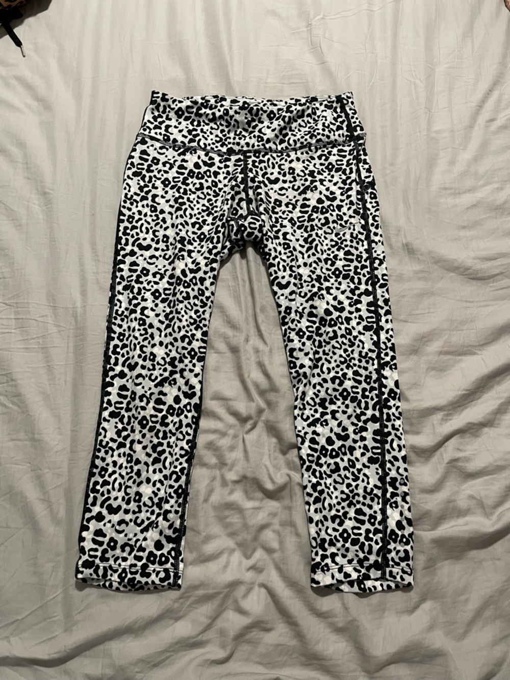 3/$30 Nike Black, White, and Blue Leopard Print Cropped Leggings